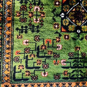 Paritawus – handgeknüpfter Seidenteppich mit Pfau-Motiv